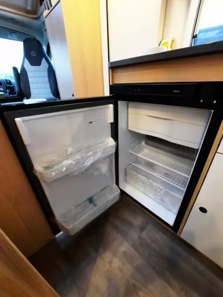 Kühlschrank offen.jpg