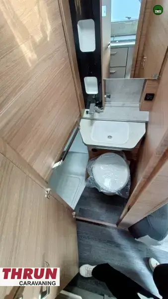 interiorShots.toilet