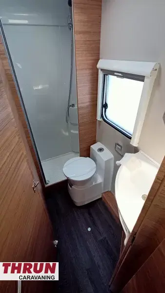 interiorShots.toilet