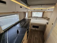 Bild 7 Hymer Eriba Touring 630 Topausstattung  Schlafdach