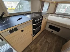 Bild 8 Hymer Eriba Touring 630 Topausstattung  Schlafdach